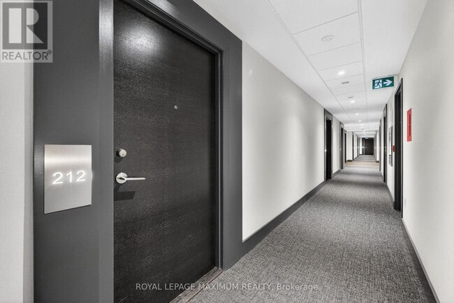 Building Photo - 8868 Yonge St