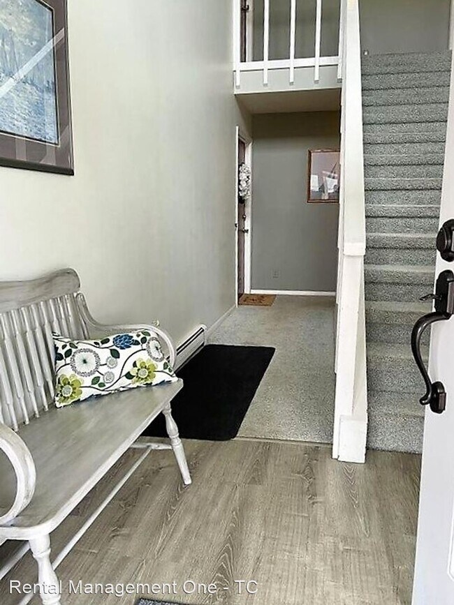 Building Photo - 2 br, 1 bath House - 6007 Golfcrest Dr APT#2