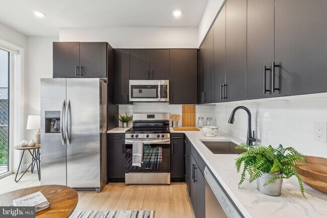 Foto del edificio - 6910 Ridge Ave