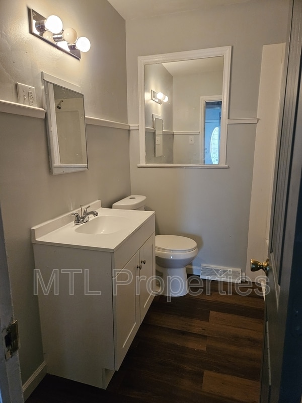 Building Photo - 1722 Kings Rd