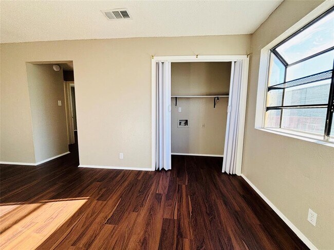 Building Photo - 10211 Brownie Dr