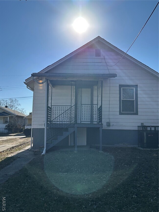 Building Photo - 6507 Leschen Ave