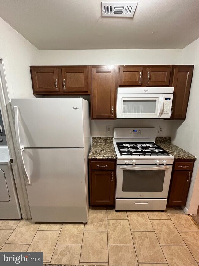 Foto del edificio - 1614 WOODHOLLOW Dr