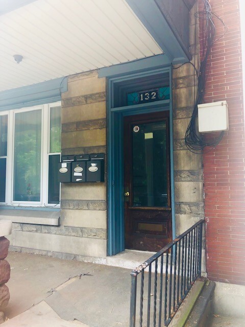 Building Photo - 132 Clymer St