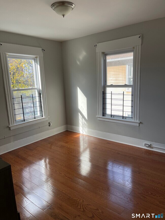 Foto del edificio - 1199 Iranistan Ave