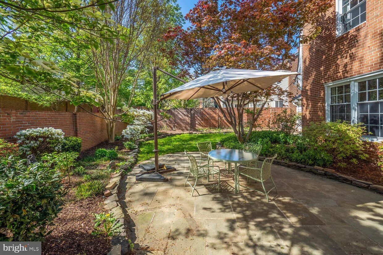 10226 Democracy Ln, Potomac, MD 20854 Townhouse for Rent in Potomac