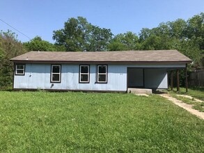 Building Photo - 3812 Hiland Dr