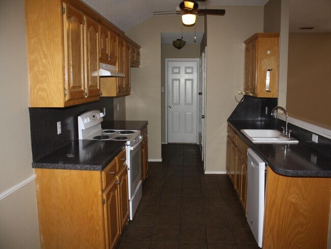 Building Photo - Beautiful House Located In University Pine...