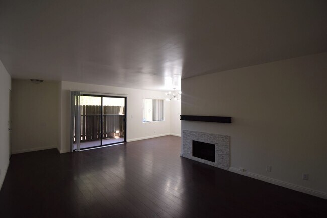 Building Photo - 15128 Burbank Blvd