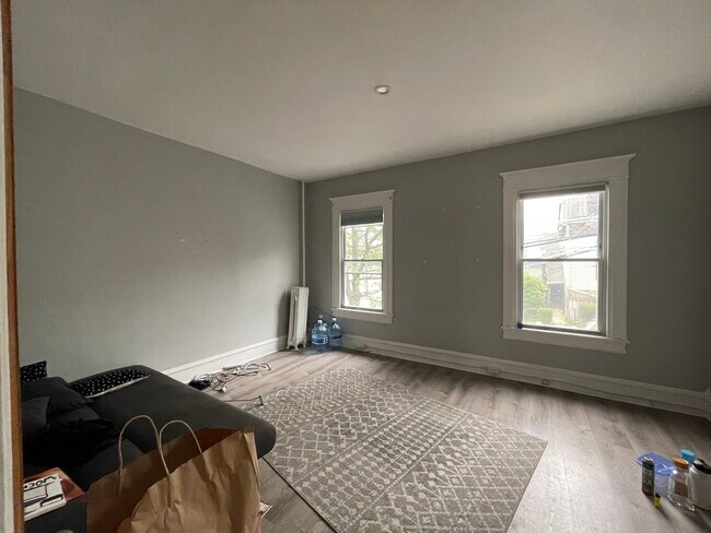 Building Photo - 1324 Linden St