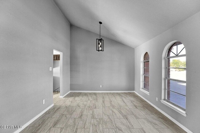 Building Photo - 3709 Roslyn Dr