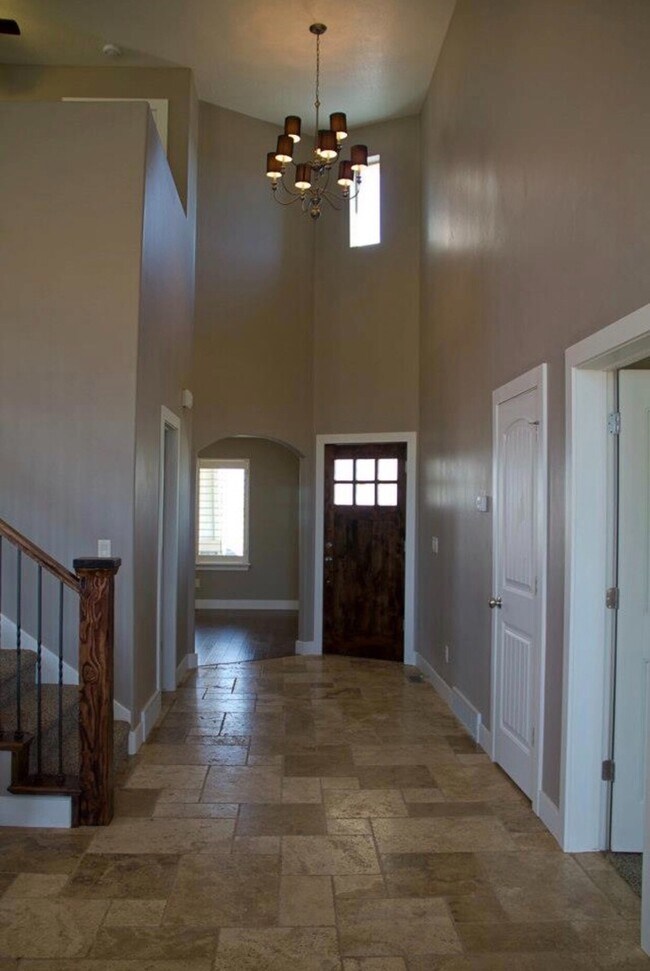 Building Photo - Beautiful Home is Salem