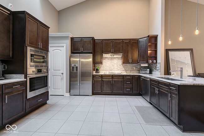 Building Photo - 9732 Highpoint Ridge Dr