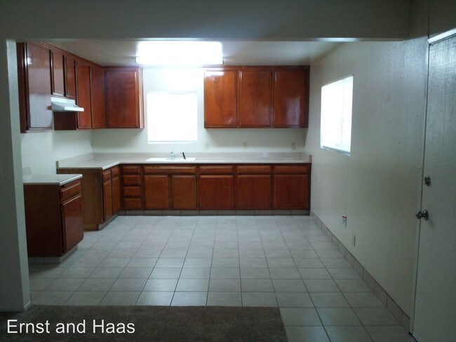 Building Photo - 8814 Ramona St
