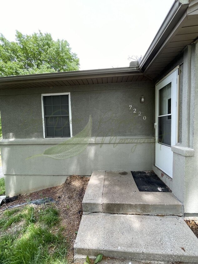 Primary Photo - 7218-7220 Montana Ave