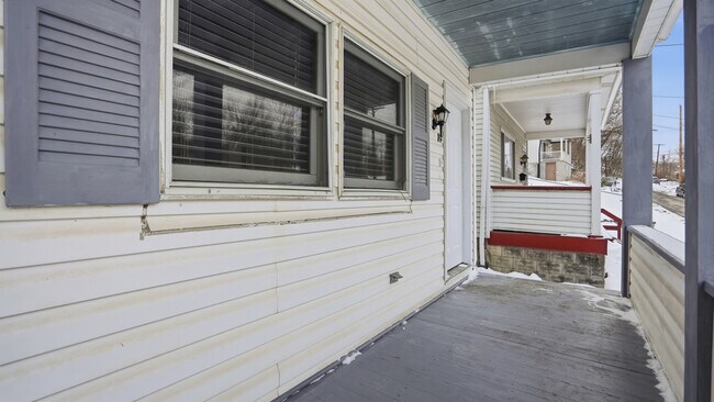 Building Photo - 19 Arnold St