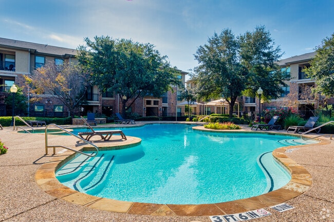 Pool - PECAN POINTE
