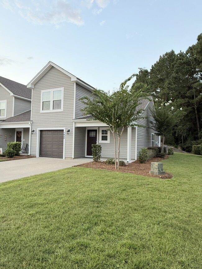 Building Photo - 140 Machrie Loop