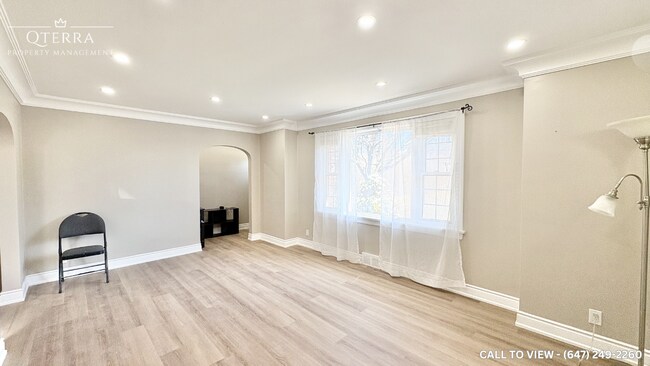 Photo du bâtiment - 1052 King St E