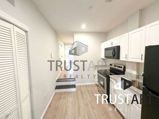 Photo - 2404 W Thompson St Apartment