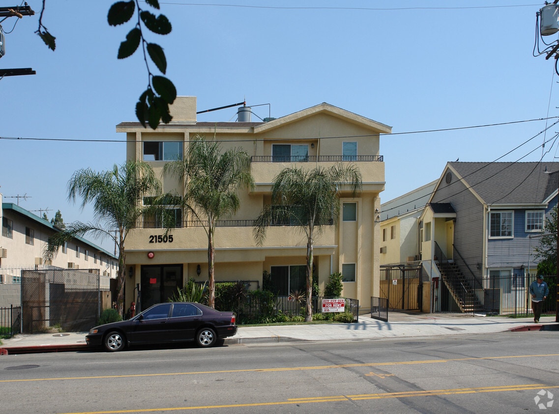21505 Saticoy St, Canoga Park, CA 91304 Apartments in Canoga Park, CA