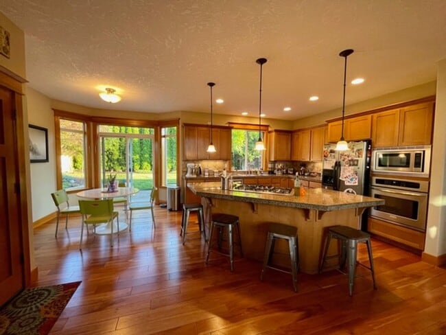Building Photo - 4 Bedroom Home For Rent In Cascade Locks