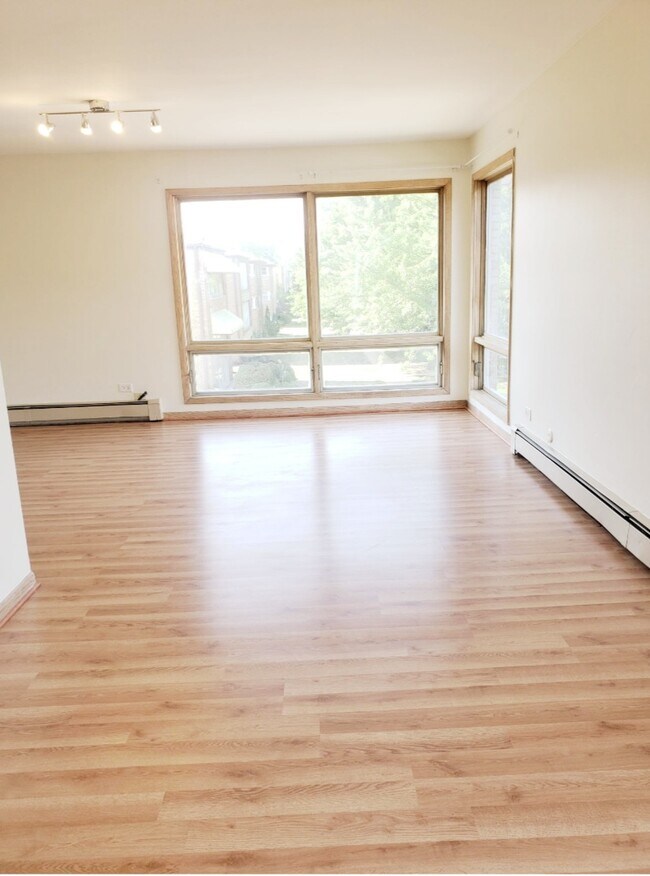 Building Photo - 3100 Harlem Ave