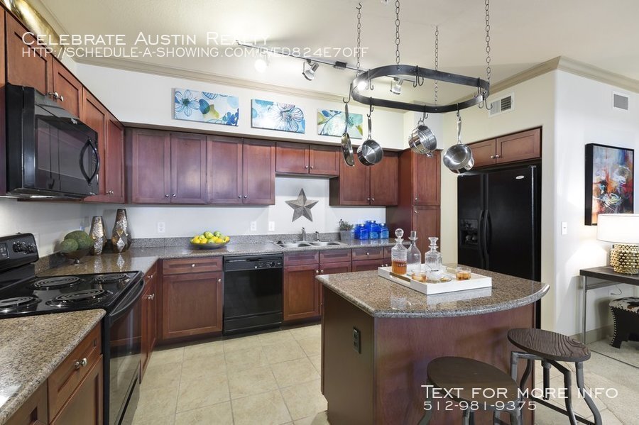 Primary Photo - 10 X Living at Grandview