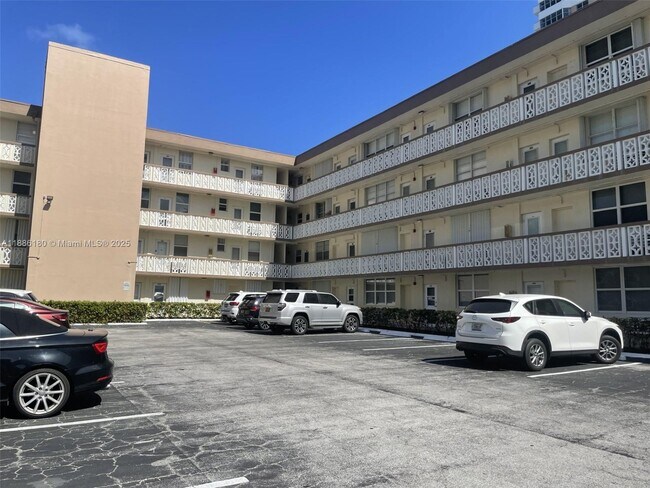 Foto del edificio - 1936 S Ocean Dr