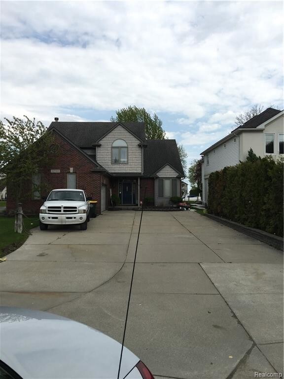 Foto principal - 47710 Jefferson Ave