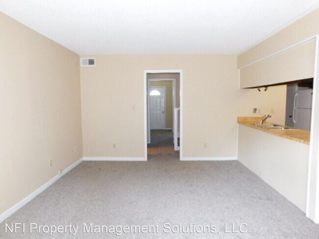Building Photo - 8415 Williamsburg Cir