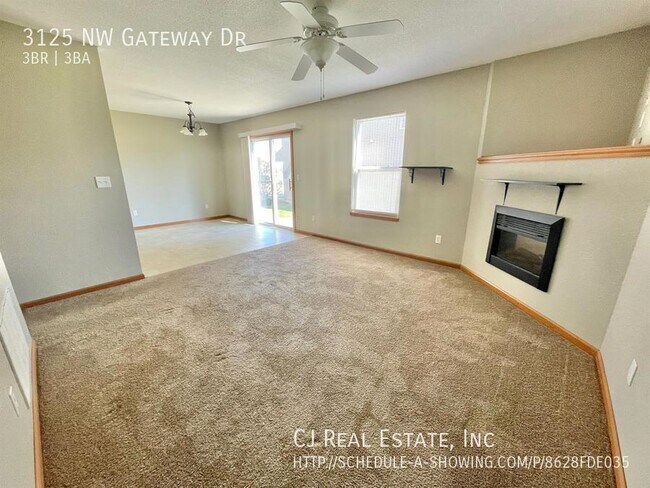 Foto del edificio - 3125 NW Gateway Dr