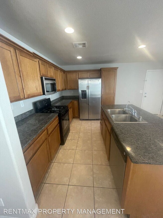 Building Photo - 3 br, 3 bath House - 5846 W AGATE AVE