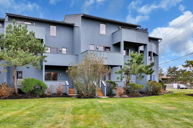 Building Photo - 1566 Ocean Ave