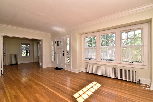 Sala de estar - 3180 Chadbourne Rd