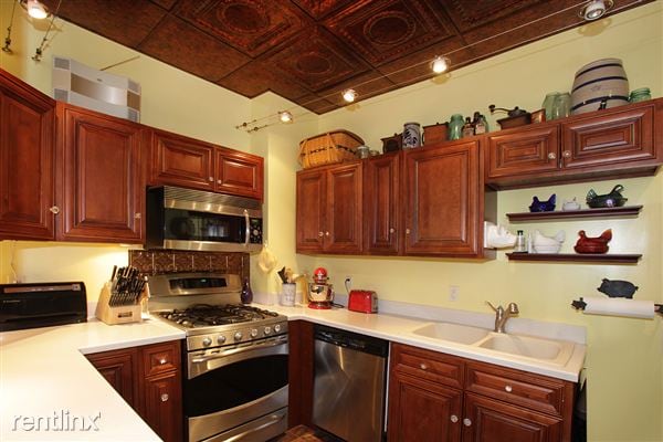 Primary Photo - 537 W Main St