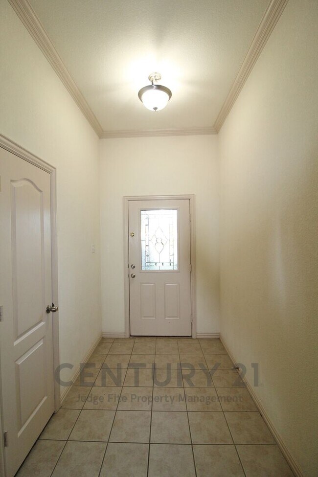 Building Photo - 6218 Bentwood Dr