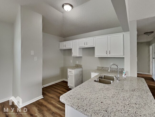 Foto del edificio - 4271 Wagon Trail Cove