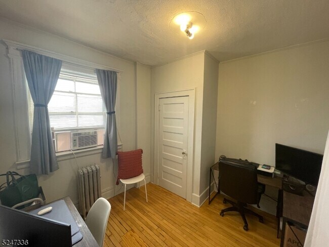 Foto del edificio - 570 Bloomfield Ave