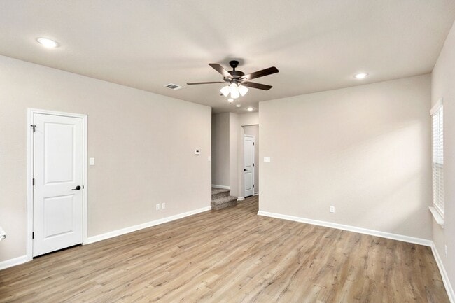 Building Photo - 850 Soria Pl