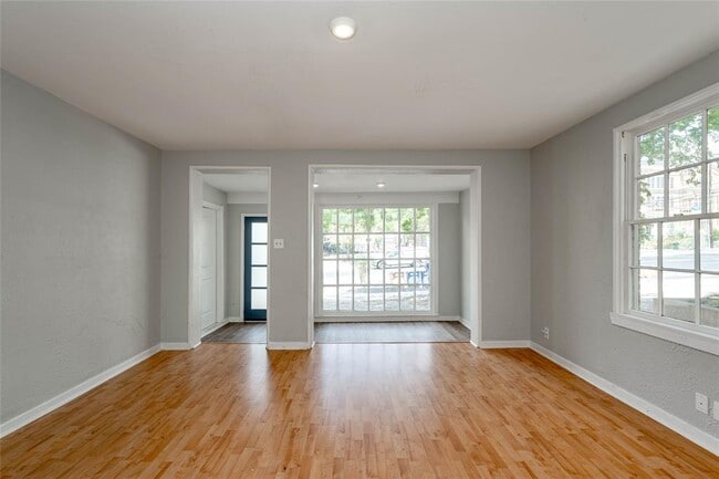 Foto del edificio - 807 W 12th St