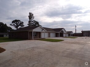 Building Photo - 323 Lowe Dr
