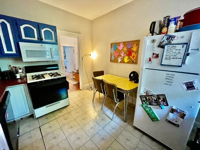 Building Photo - Nice 3 bed in Allston