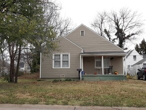 Building Photo - 1710 W Arrowhead Pl