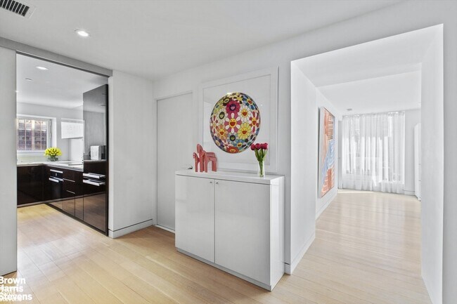 Building Photo - LUXURIOUS SUN-DRENCHED & TERRACED