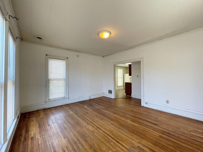 Building Photo - 120 W 10th Ave