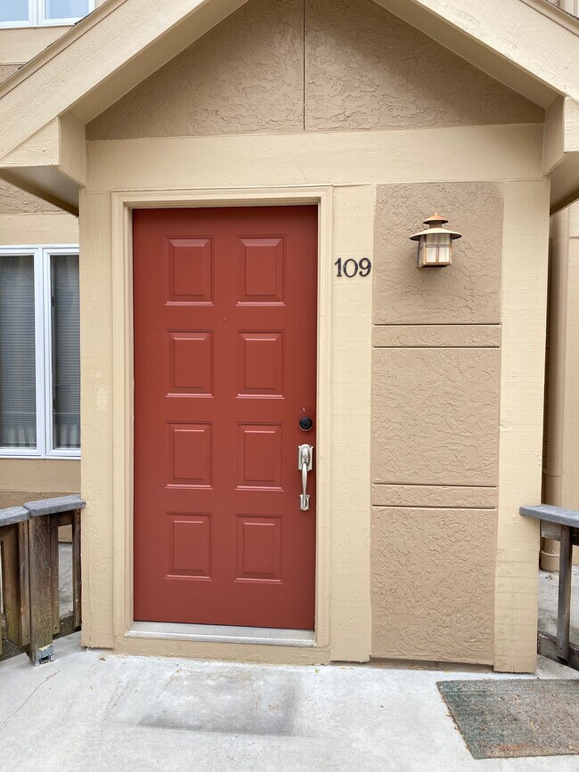Building Photo - 4320 Belleview Ave