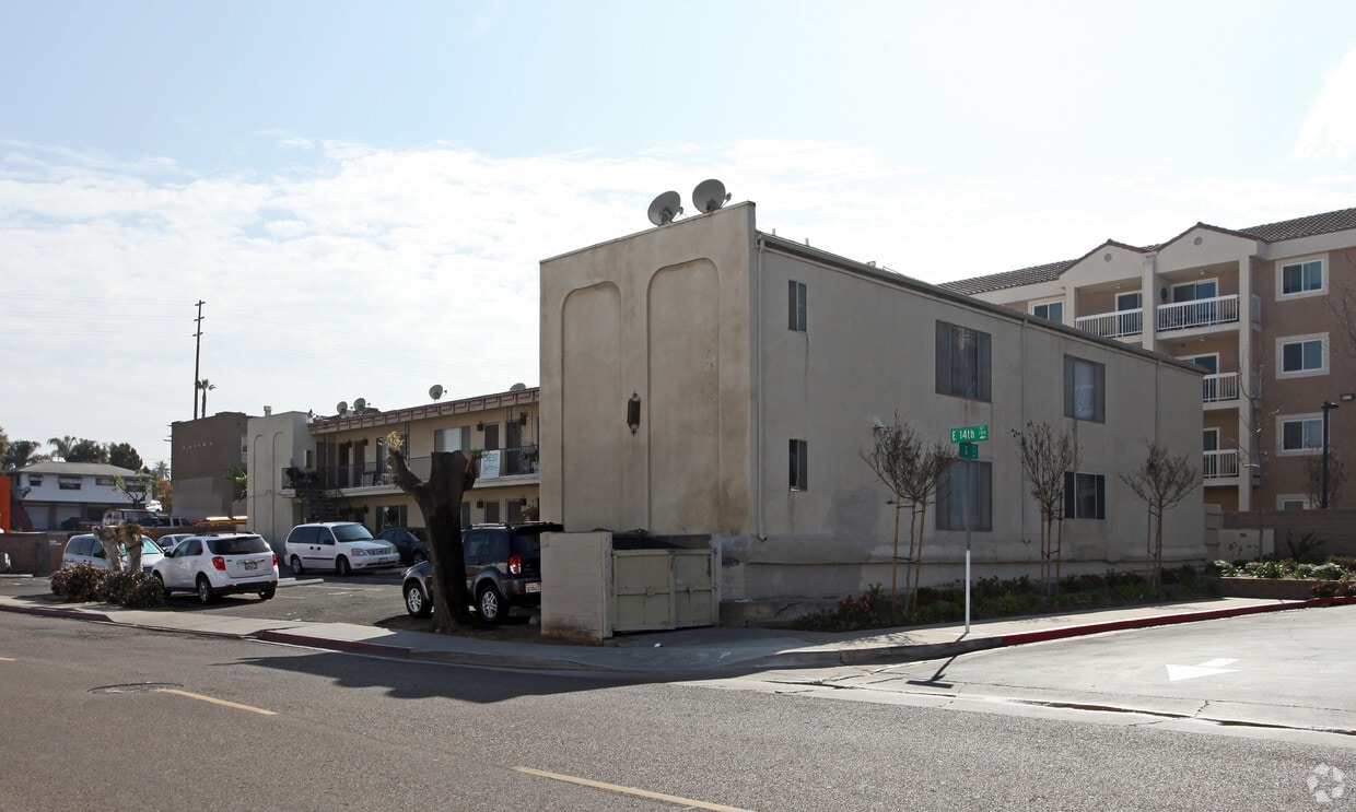 Building Photo - Crest Apartments