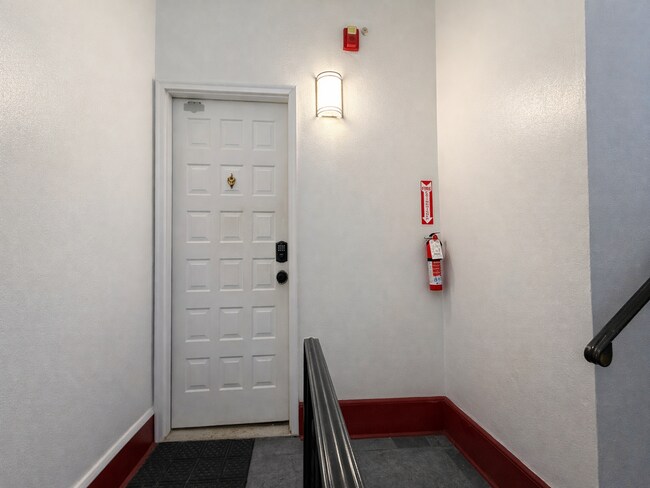 Foto del edificio - 129 N 50th St