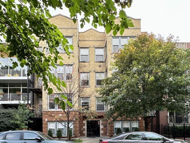 Foto del edificio - 2437 W Walton St